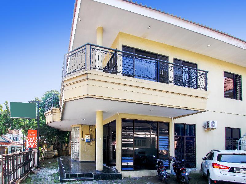 Wisma Husada By Oyo - last minute hotel in Semarang