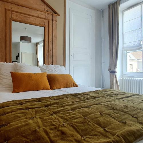 Aux Couleurs de Neuvy — hotel in Neuvy-Saint-Sepulchre