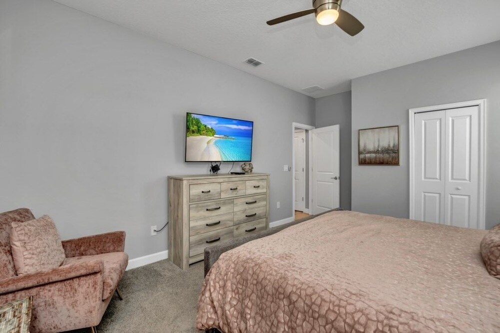 Storey Lake Resort 9 Bed Game theater Room 9 Bedroom Home by RedAwning - photo 4