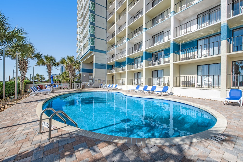 Carolinian Beach Resort by Vacasa - carbon neutral hotel in Myrtle Beach