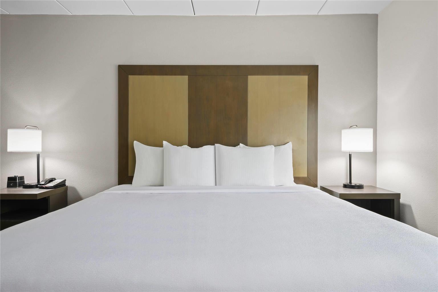 La Quinta Inn & Suites by Wyndham Sturbridge - photo 24