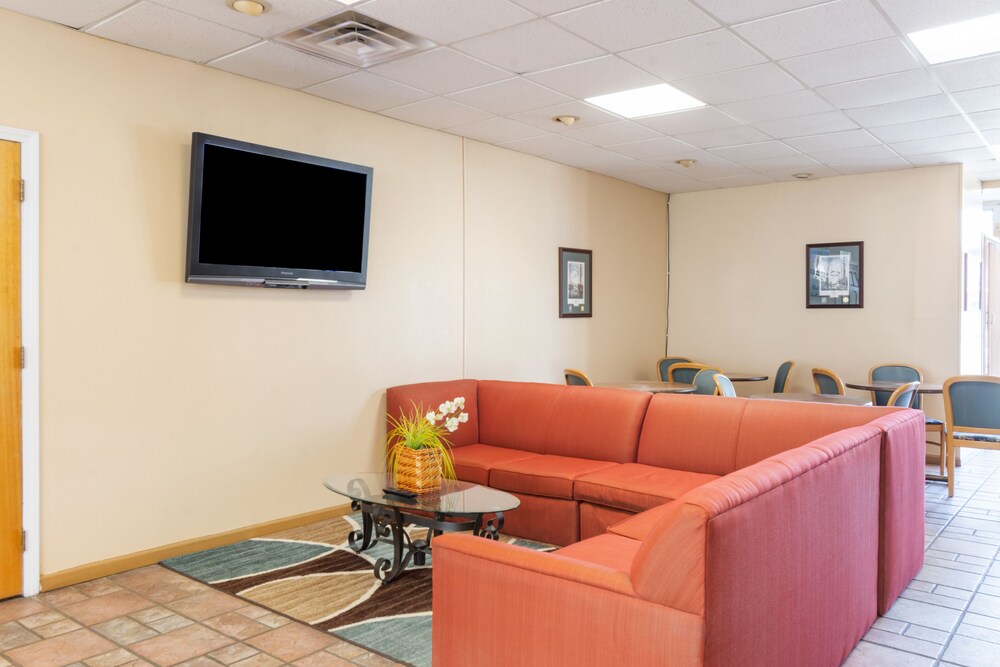 Travelers Place Inn & Suites - photo 4