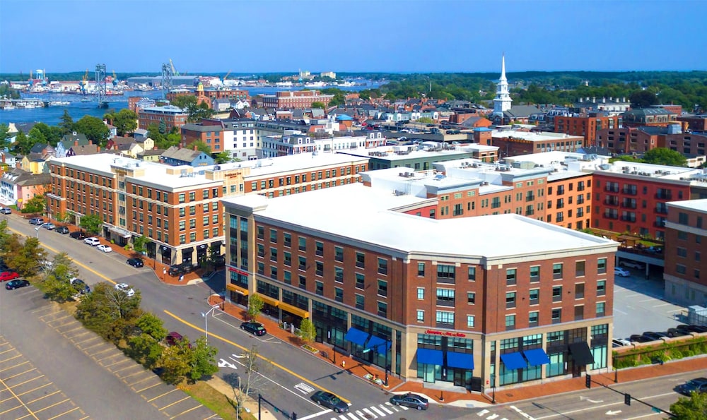 Hampton Inn & Suites Portsmouth Downtown - photo 44