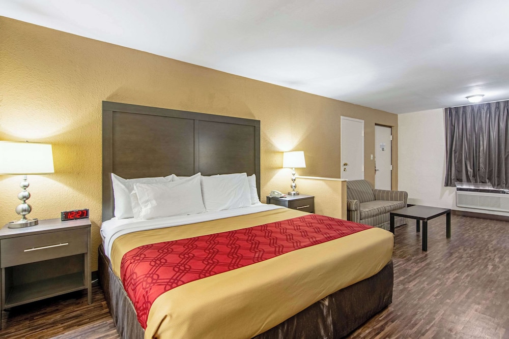 Econo Lodge Inn & Suites Matthews Charlotte - photo 18