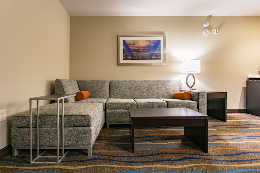 Holiday Inn Hotel & Suites Chattanooga Downtown by IHG - photo 5