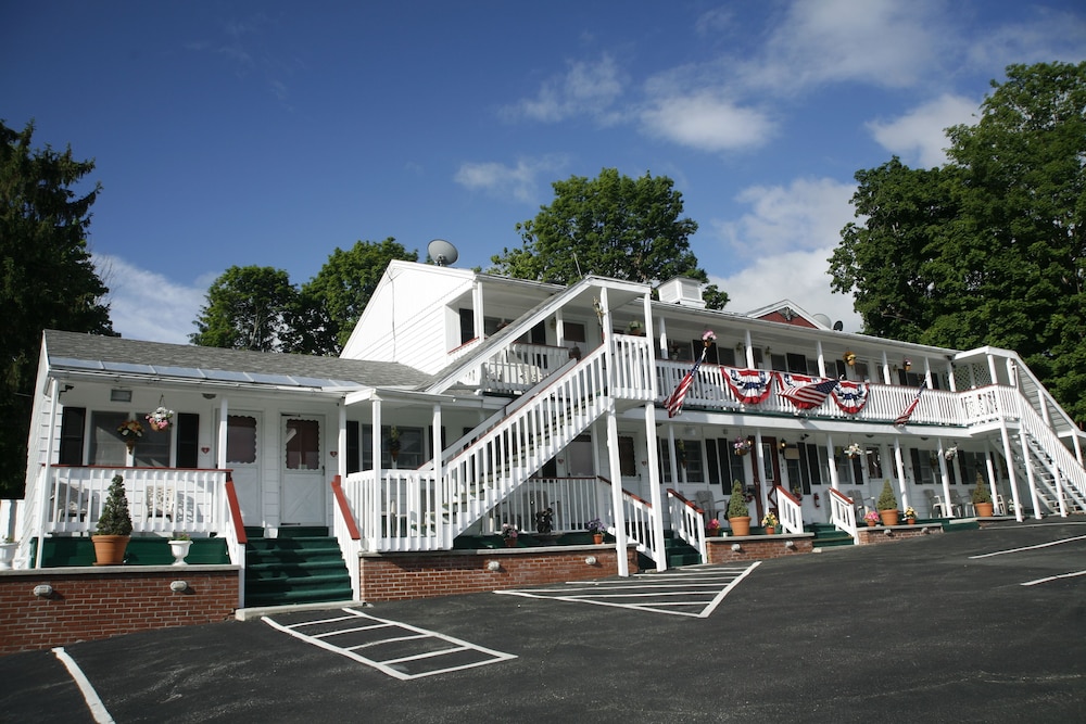 Bennington Motor Inn — Bennington