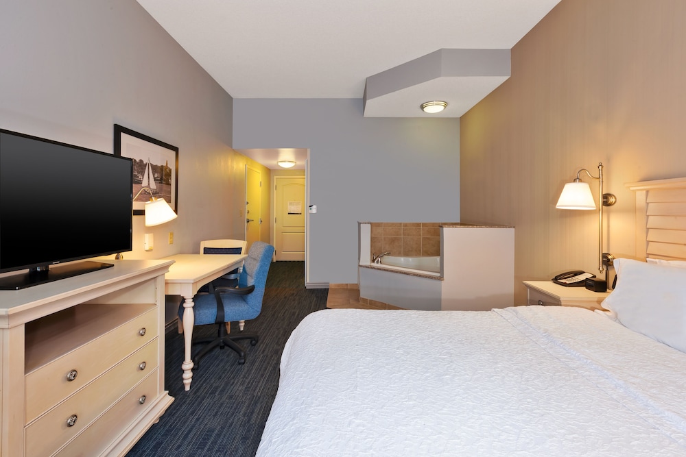 Hampton Inn & Suites Cape Cod West Yarmouth - photo 10