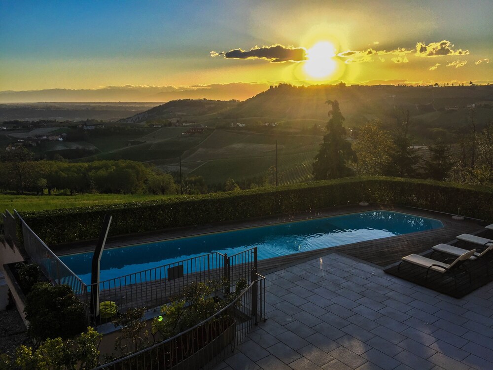 Anfiteatro Apartments — 4-Star Luxury Hotel in Monforte D'alba, Italy