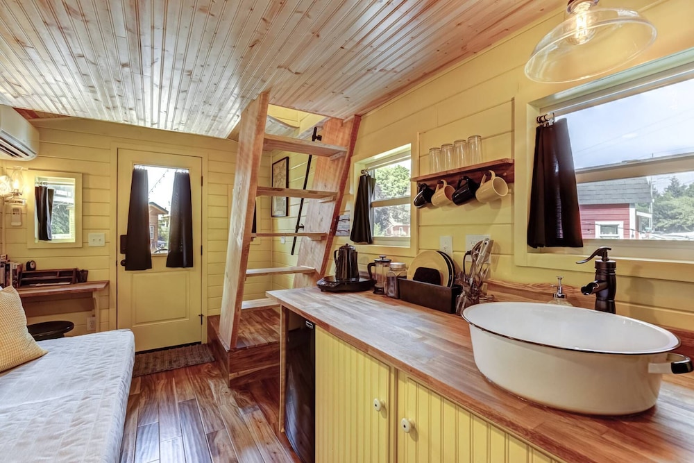 Tiny Digs Hotel of Tiny Houses - photo 66
