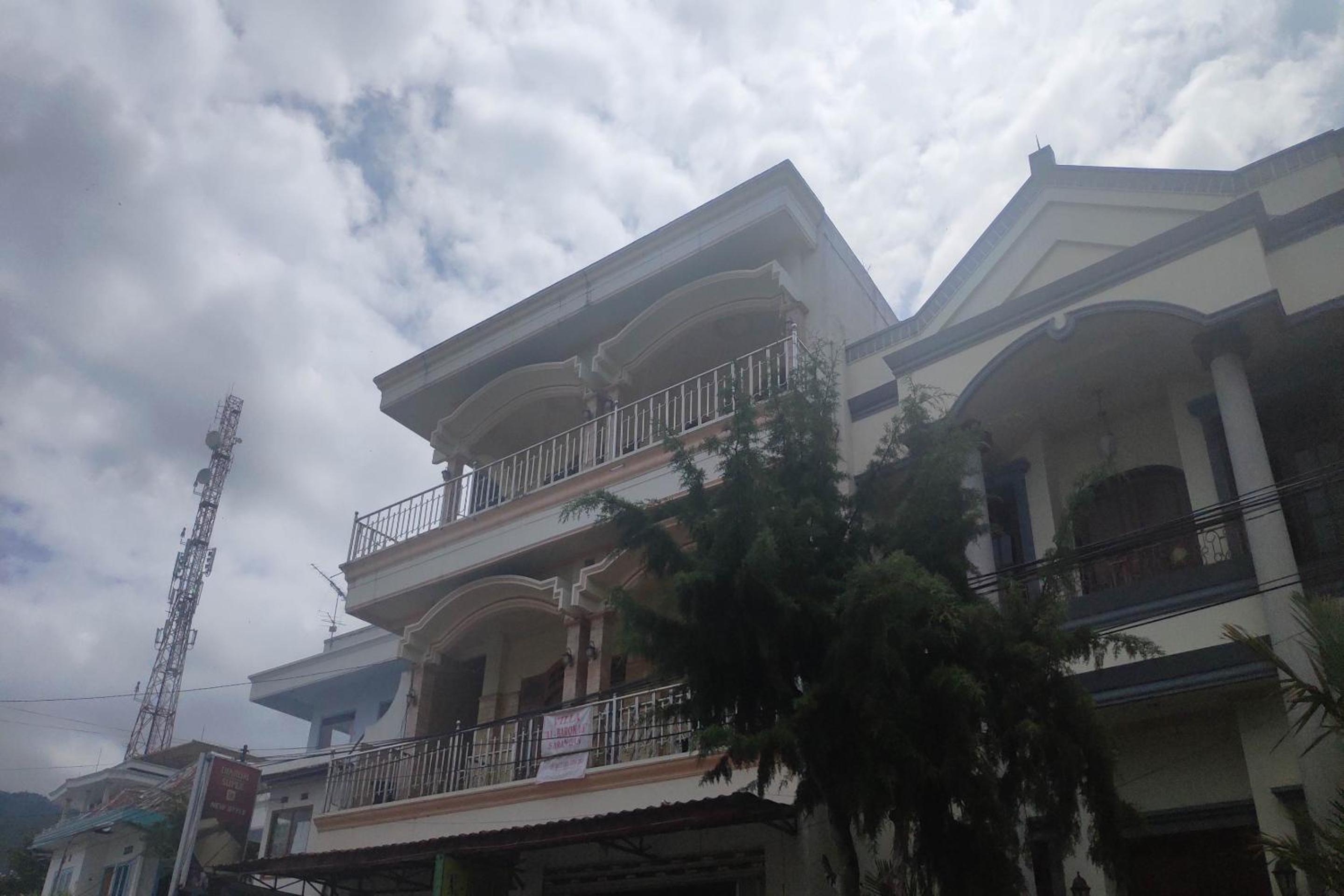 OYO 3378 Al Barokah Syariah Family - carbon neutral hotel in Magetan