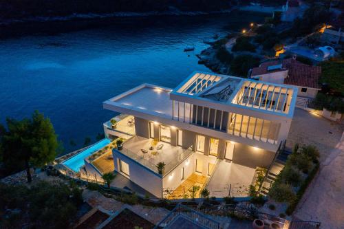 Beachfront Villa Extravaganza with Infinity Pool — 5-Star Luxury Hotel in Marina, Croatia