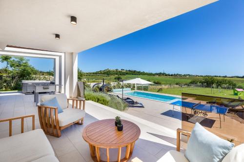 Villa Grofica Luxury And Romance with Heated Pool Jacuzzi Tavern And Proximity To the Sea Pula Istria — 4-Star Luxury Hotel in Pula, Croatia