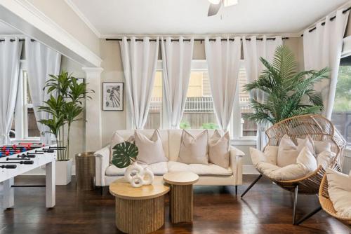 Sunset Shores Near the beach Games Sleeps 8 in Long Beach, United States