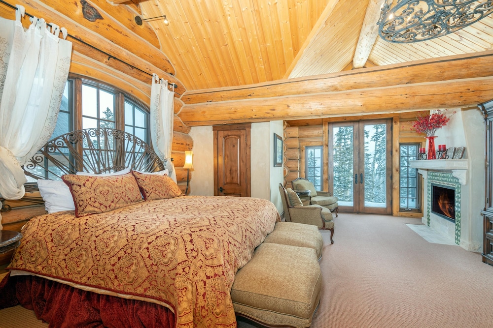 Hilltop Hideaway Expansive Views From This Private Estate Hot Tub Pool Table - photo 8
