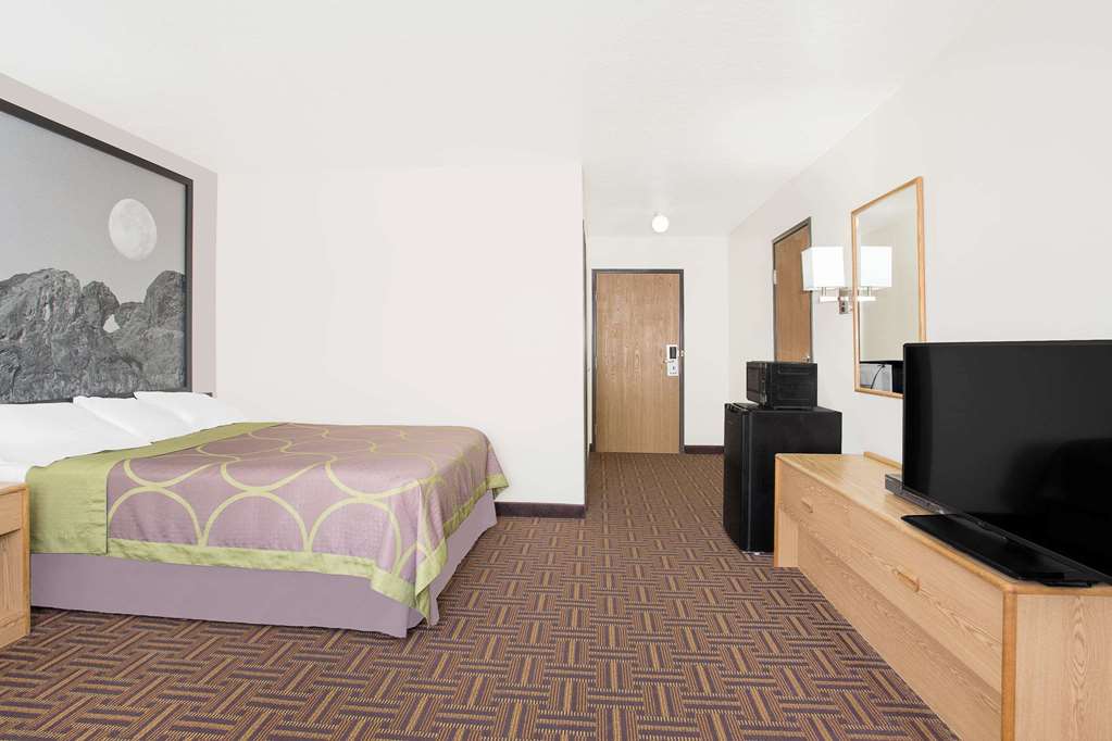 Super 8 by Wyndham Bloomfield - photo 13