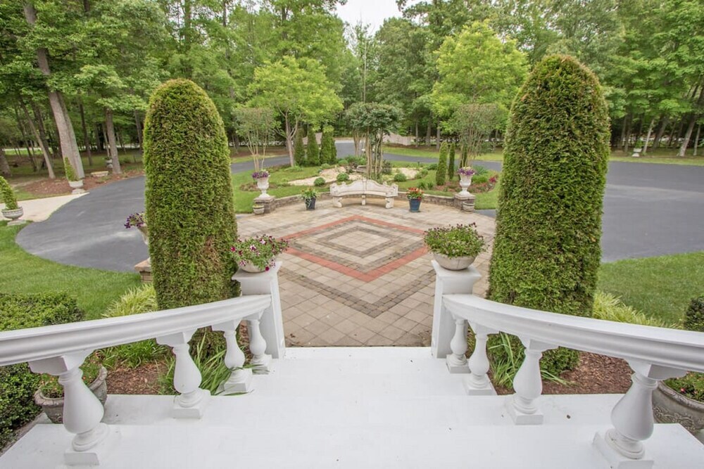Rosewood Manor - photo 4