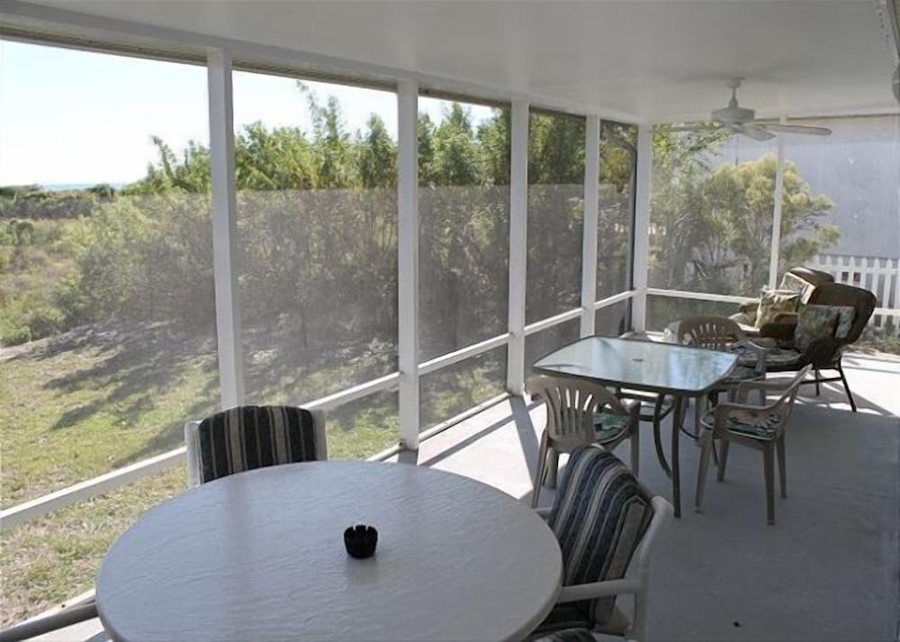 Pet Friendly Oceanfront 3 Bed 2 Bath Ocean Paradise - photo 19
