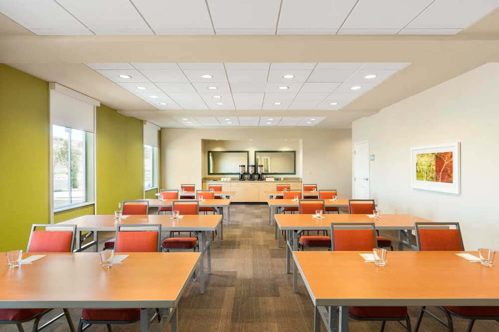 Home2 Suites by Hilton Farmington Bloomfield - photo 13