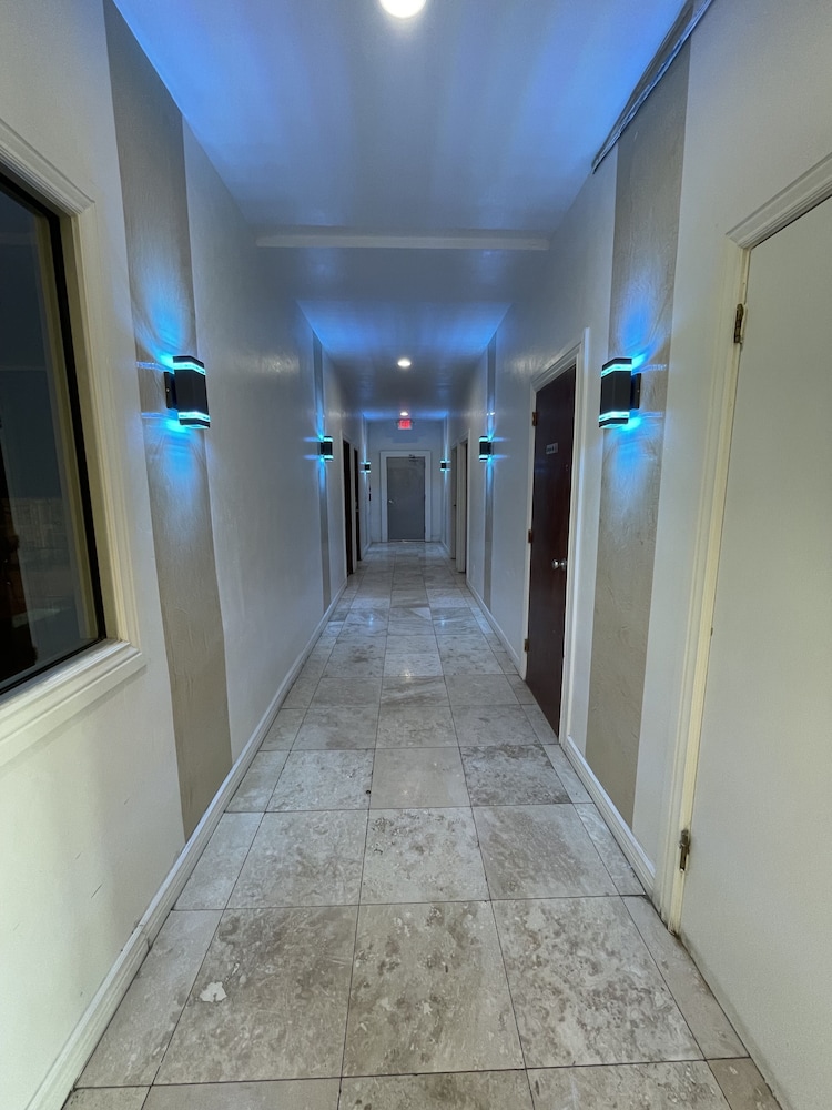 Alien Residence Inn - photo 16