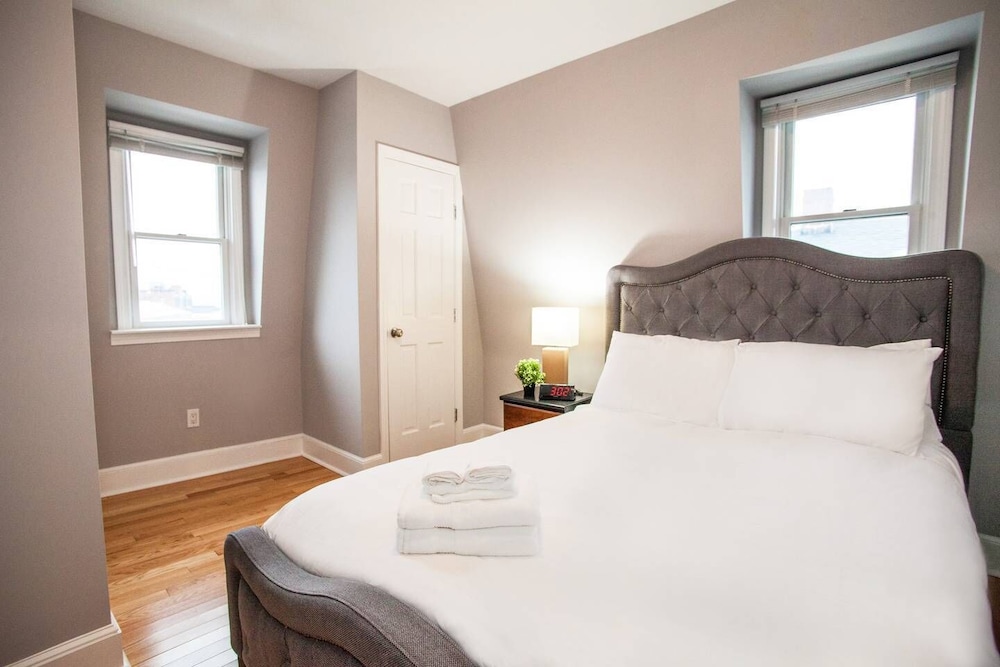 Central Boston 5 Bed 2 Bath North End sleeps 10 - photo 5