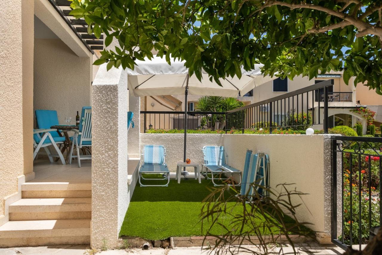 Dalia Seaside 2 Bedroom Apartment with Pool & Garden