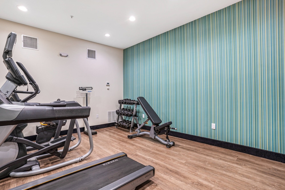 Holiday Inn Express Suites Van Buren Ft Smith Area by IHG - photo 53