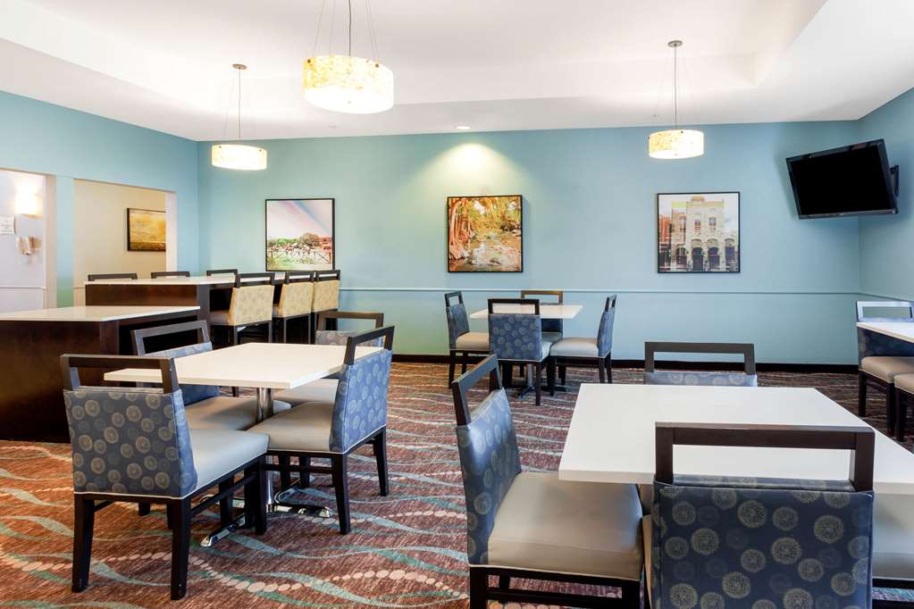 La Quinta Inn & Suites by Wyndham Kerrville - photo 40