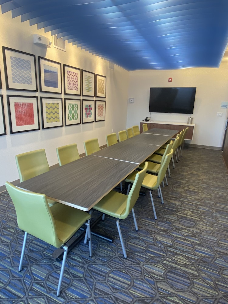 Holiday Inn Express & Suites Junction by IHG - photo 58