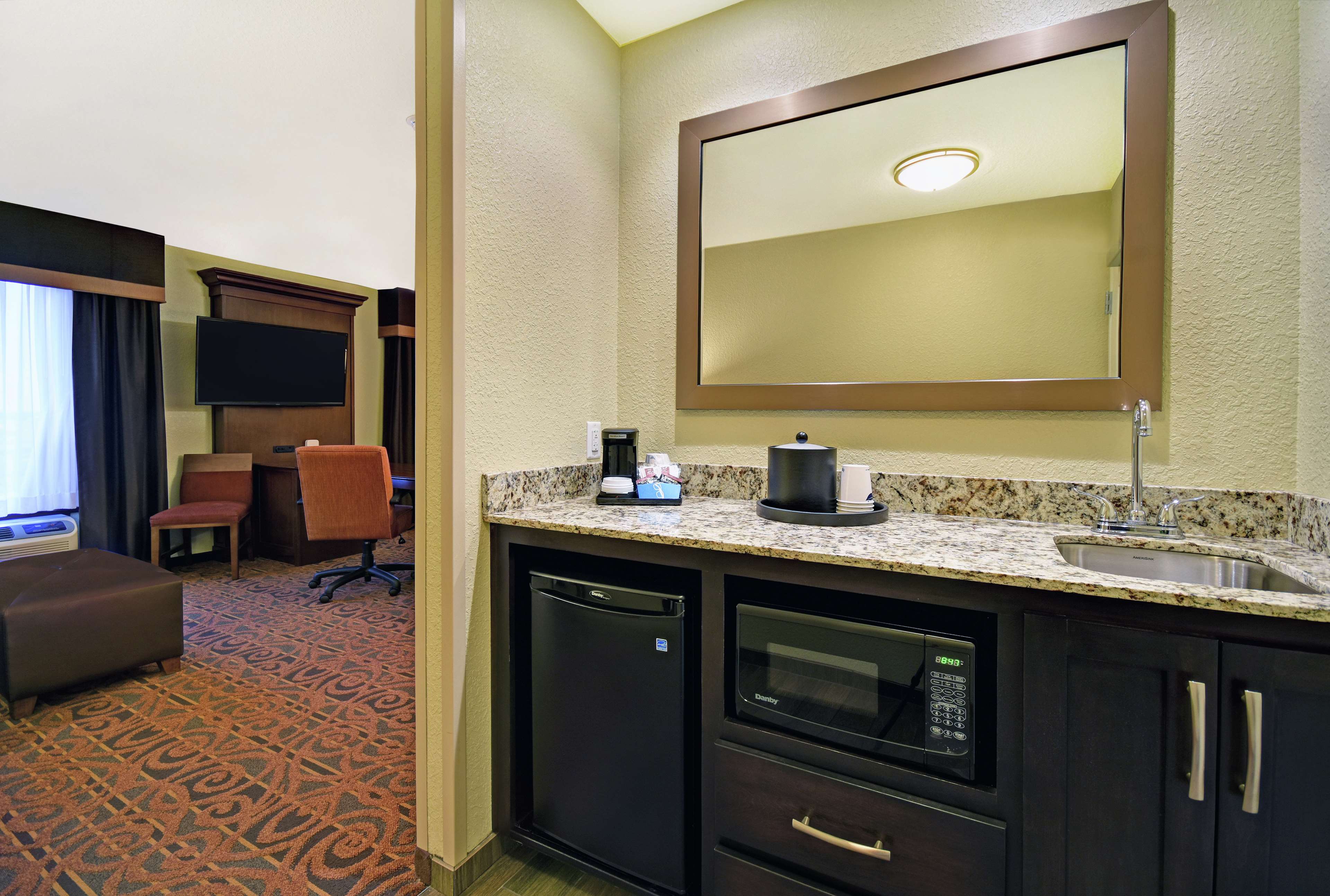 Hampton Inn & Suites Milwaukee Franklin - photo 20
