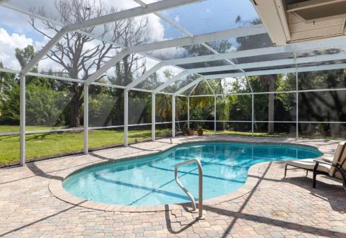 Gorgeous Ranch Style Pool Home on One Acre Lot — 4-Star Luxury Hotel in Fort Myers, United States