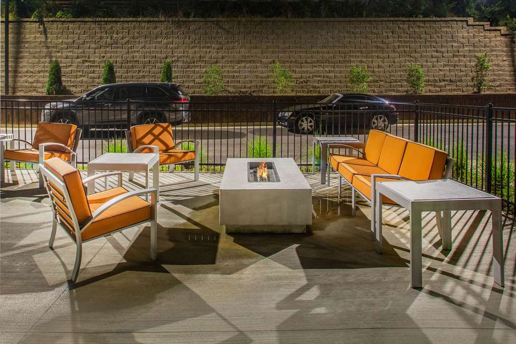 La Quinta Inn & Suites by Wyndham Oxford - photo 29