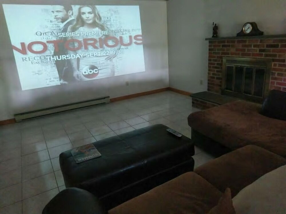 Roxbury Suites - photo 10