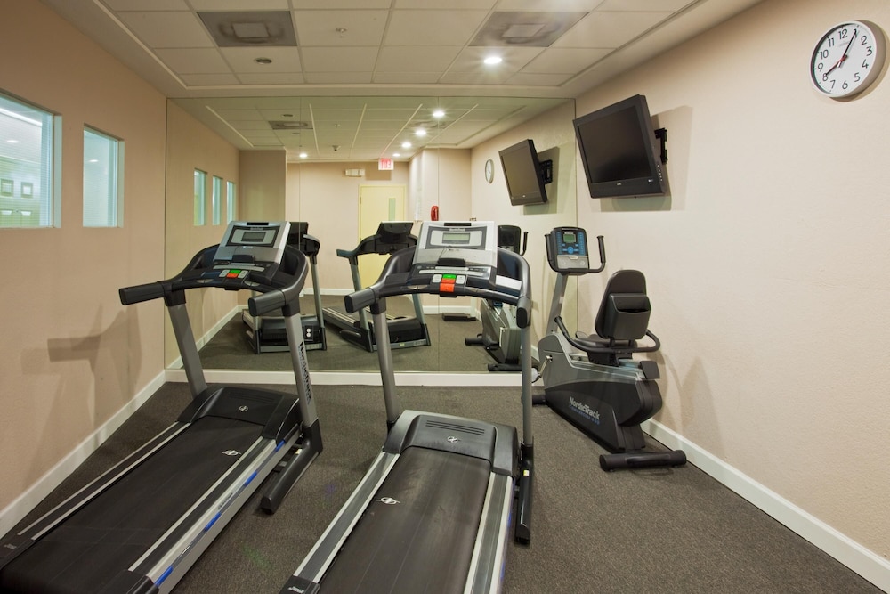 Holiday Inn Express & Suites West Palm Beach Metrocentre by IHG - photo 52