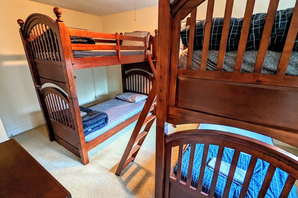 Alpine Allure by Avantstay Indoor Hot Tub Game Loft Enclosed Deck — hotel in White Haven