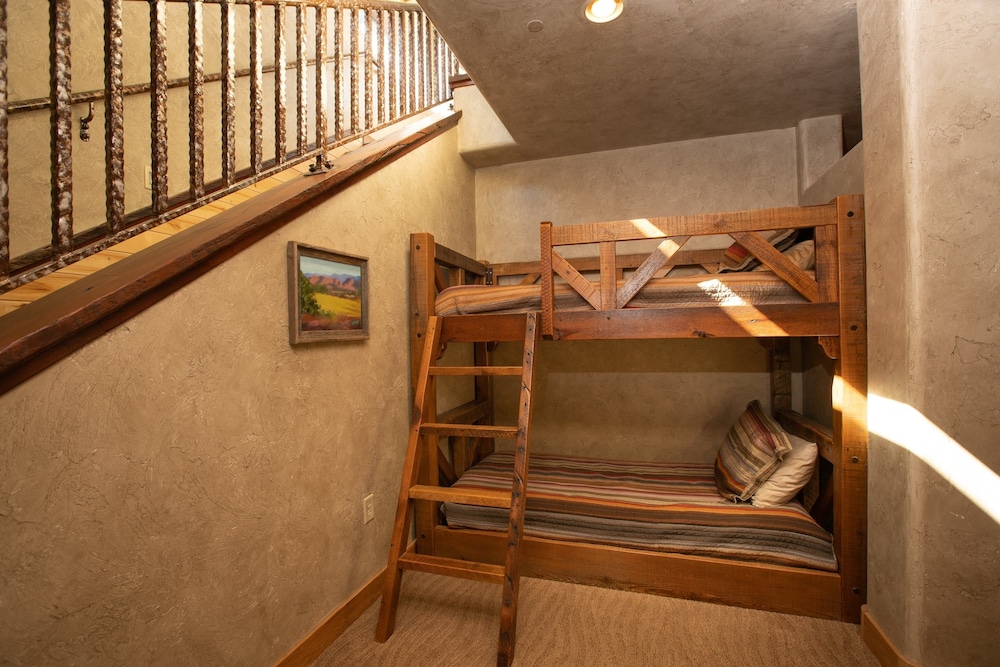 Cougar Ridge Resort LLC - photo 28