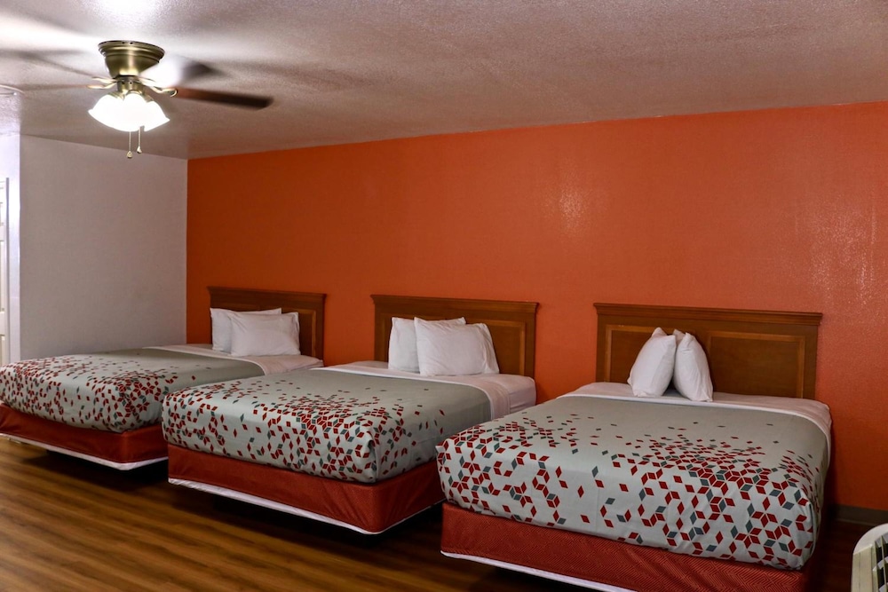 Heritage Inn & Suites - photo 6