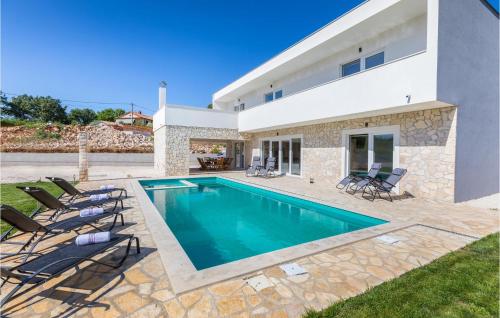 4 Bedroom Beautiful Home In Jursici — 5-Star Luxury Hotel in Svetvincenat, Croatia