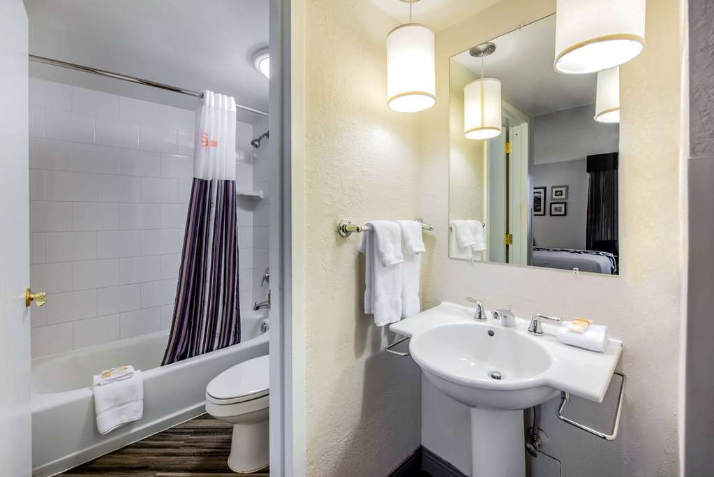 La Quinta Inn & Suites by Wyndham Fort Lauderdale Tamarac - photo 23
