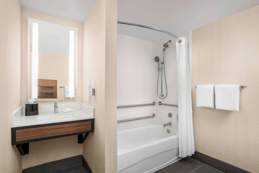 Hilton Garden Inn Kent Island Marina - photo 18