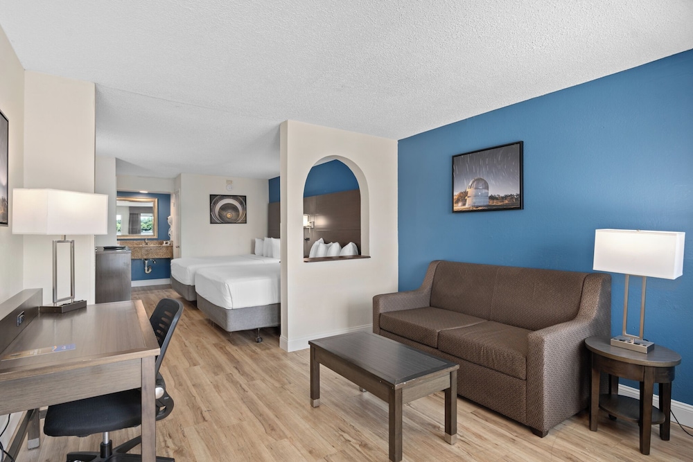 Baymont by Wyndham Orlando East - photo 3