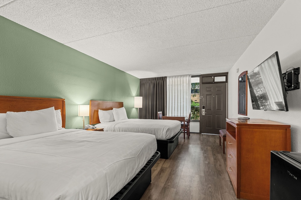 Vagabond Inn Executive Old Town - photo 22
