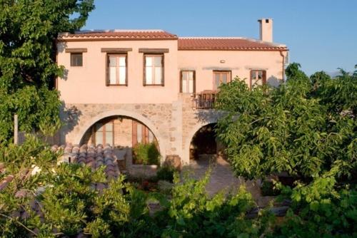 Sarris House — 4-Star Luxury Hotel in Loutraki, Greece