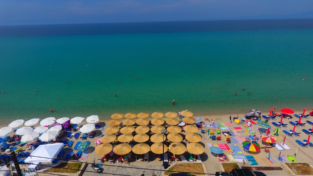 Summer Beach Hotel - carbon neutral hotel in Kassandreia