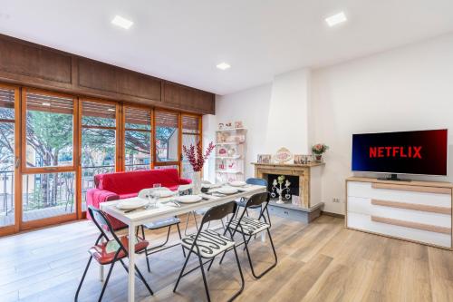 Parco degli Acquedotti 3bedr apt — 4-Star Luxury Hotel in Rome, Italy