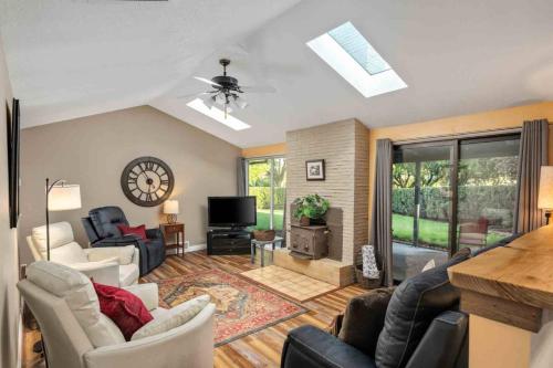 Jim and Shirley’s Cukoo’s Nest in Hillsboro, United States