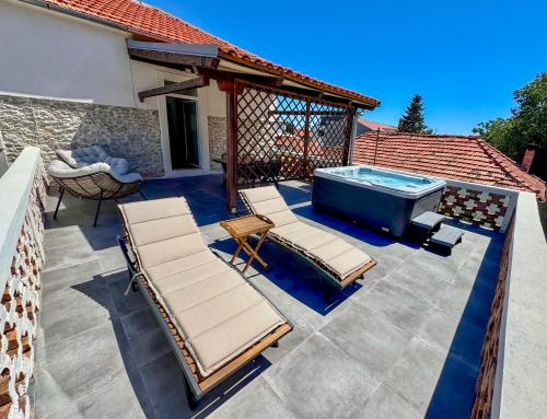 Apartment Karuzz Heated Jacuzzi — 4-Star Luxury Hotel in Zadar, Croatia