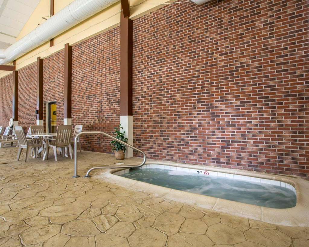 Clarion Inn & Suites at the Outlets of Lake George - photo 25