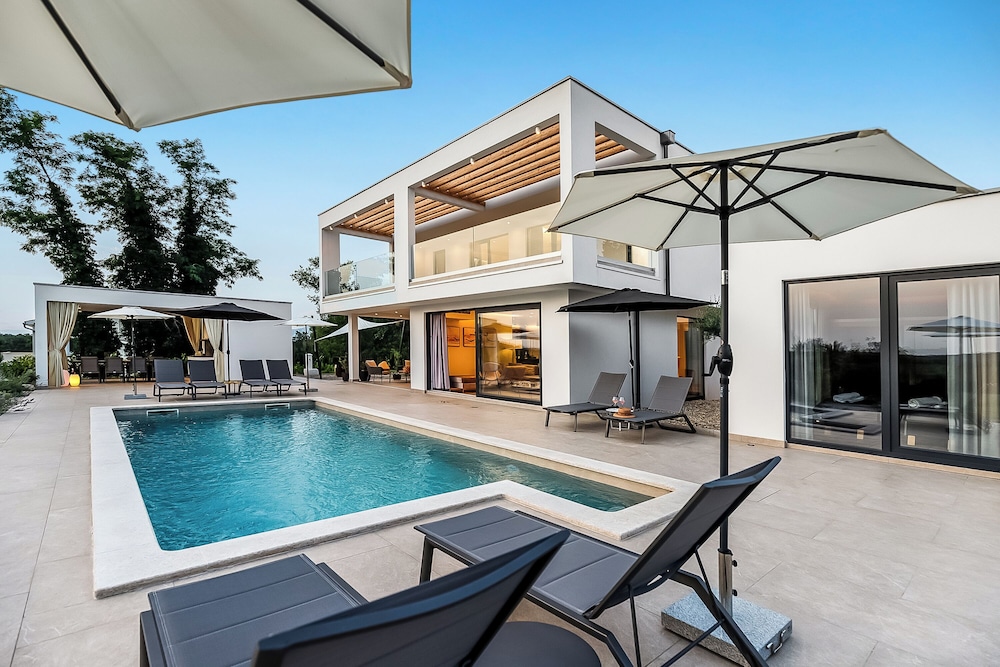Luxury Villa Sonia With Wellness & Gym — 4-Star Luxury Hotel in Sveta Nedjelja, Croatia