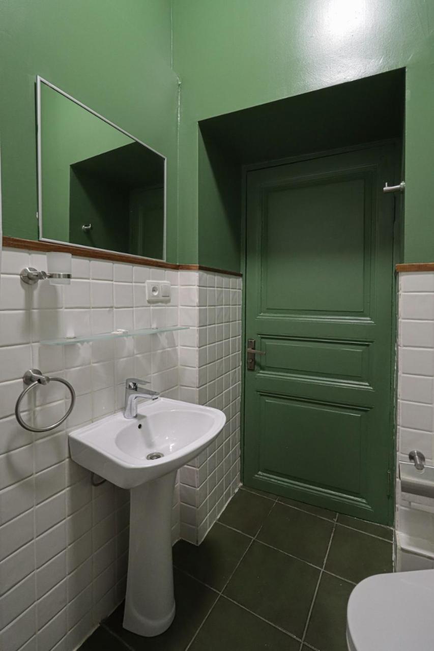 Unique 3 Studio Combo for 6 Guests By Wehost