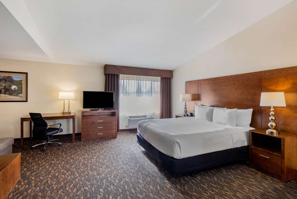 La Quinta Inn & Suites by Wyndham Oakland Hayward - photo 13